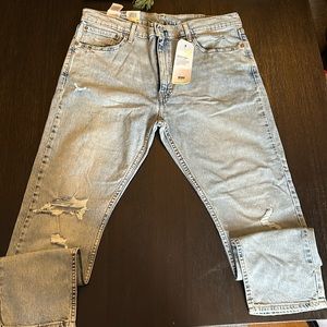 NWT Levi’s mens distressed Jeans. Size 38x30